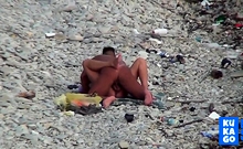 Voyeur. Guy with tanned ass fuck a woman at a public beach