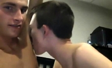 Two cocky twinks in love and naked on cam