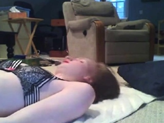 Nice sissy jerks off on her own face