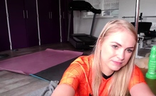 Webcam xxx blonde masturbation show with a dildo