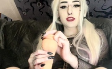 Sexy hottie Anetta Keys enjoys a solo toy masturbation