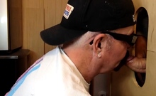 Moustache amateur deepthroating