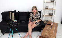 Amateur mature MILF Yulja strips and spreads