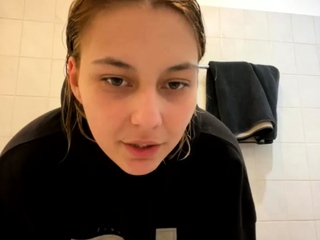 Solo girls masturbate until orgasm for