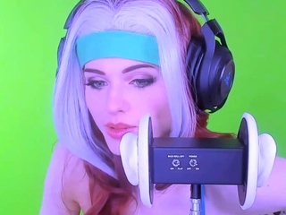 Close up MILF masturbation